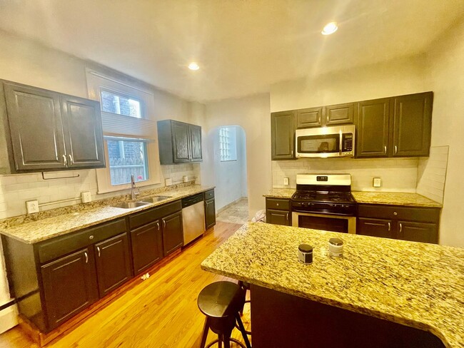 Building Photo - Beautifully Renovated 3-Bedroom 2.5 Rental...