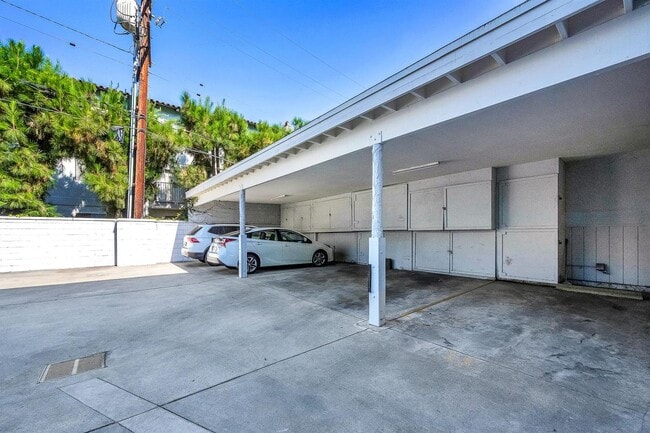 Building Photo - 1222 N Olive Dr