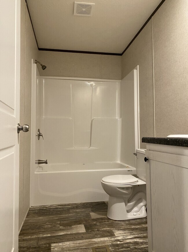 Building Photo - 124 N Pine St