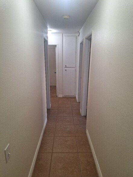 Building Photo - 39751 Amberley Cir