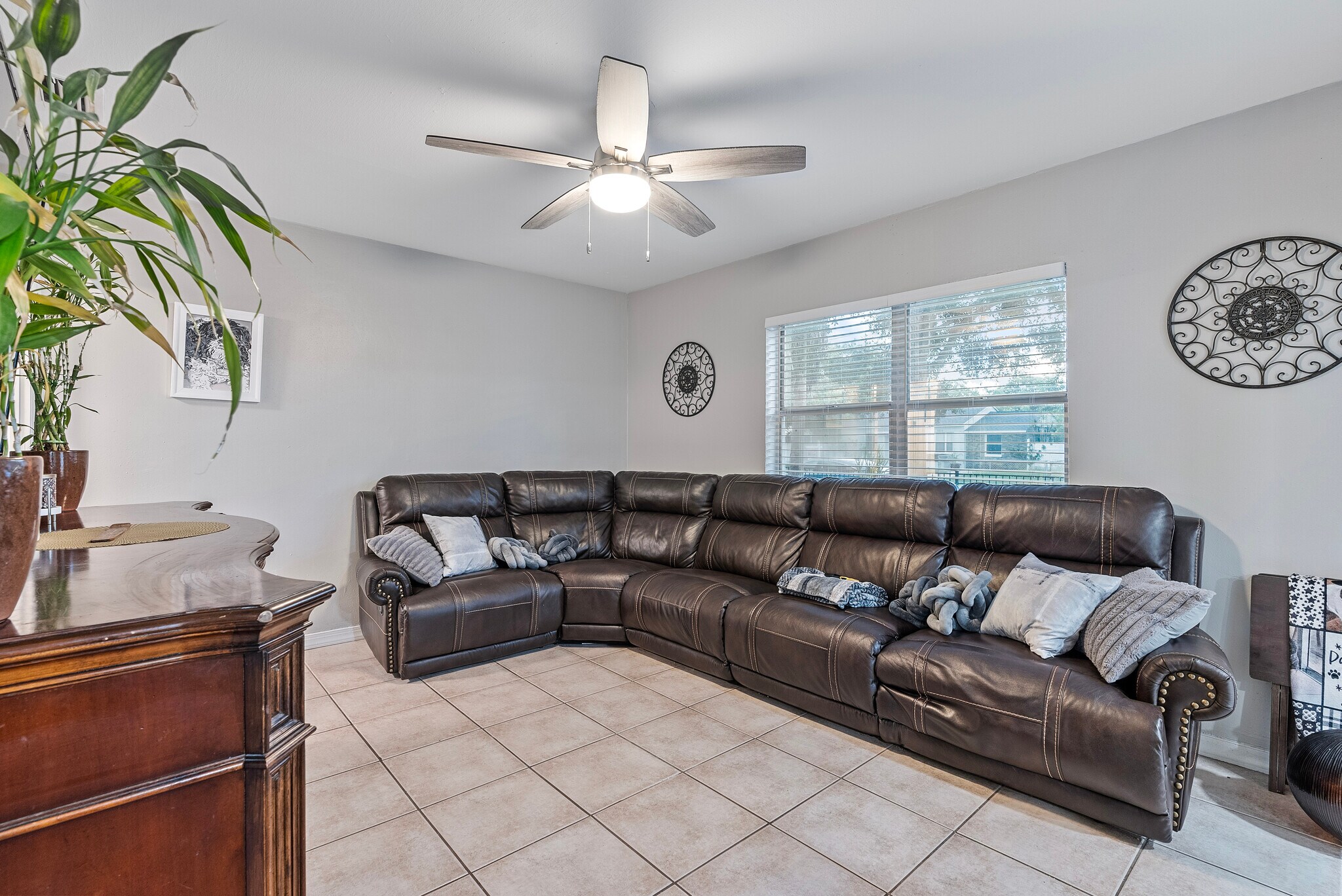Building Photo - 3011 W Van Buren Dr