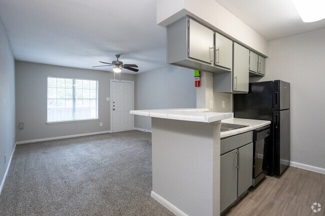 Building Photo - Grand at Westchase