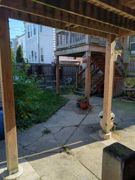 Building Photo - 3235 N Lockwood Ave