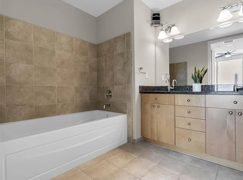 Building Photo - 150 E Robinson St