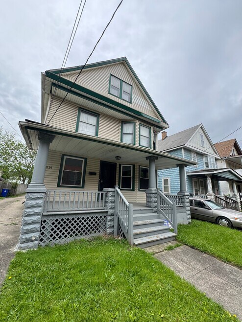 Building Photo - 6914 Polonia Ave