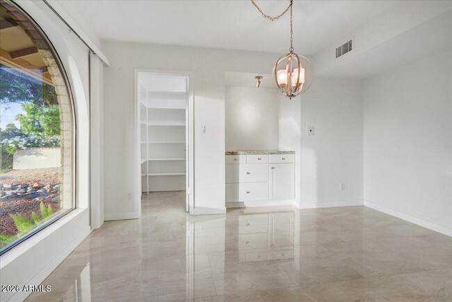 Building Photo - 8655 E Vía Del Palacio