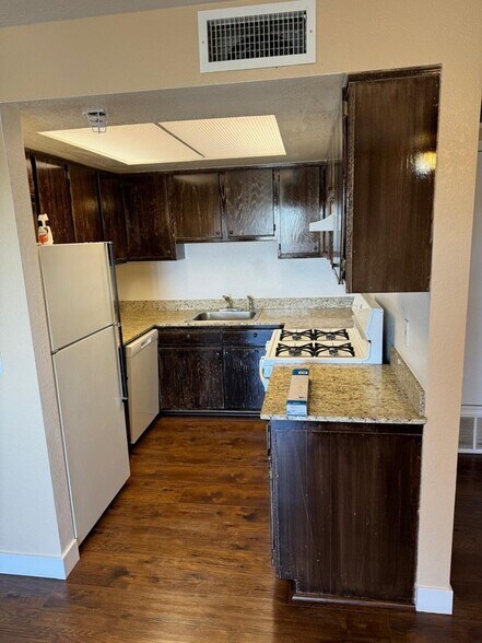 Building Photo - 537 S 900 E