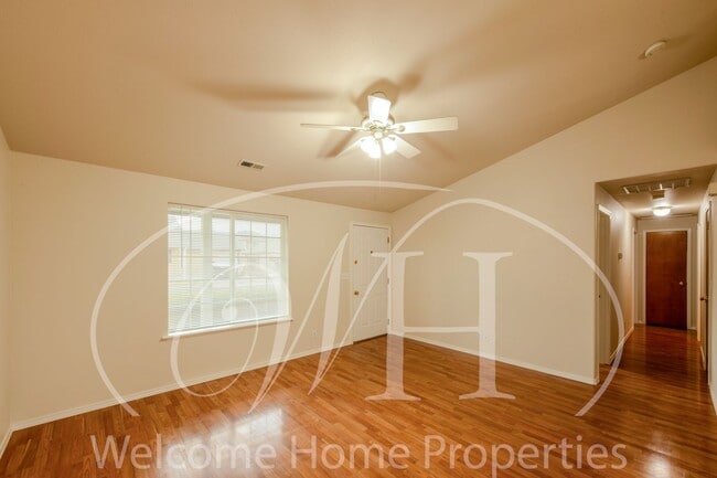 Building Photo - 337 NE Kingwood Pl
