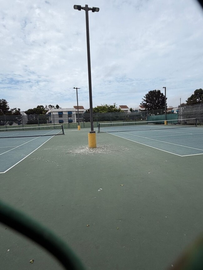 Building Photo - Spacious 2 Bedroom, 2.5 Bath Two-Story Townhome UTC