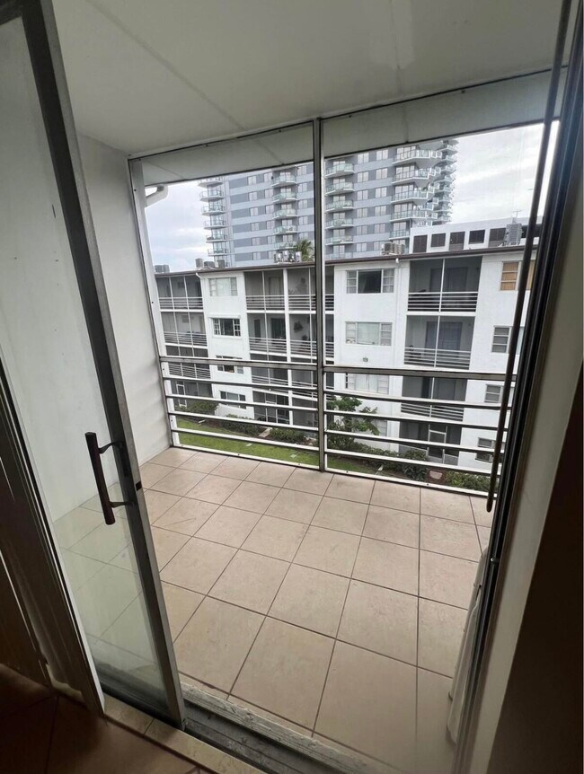 Building Photo - 4500 N Flagler Dr