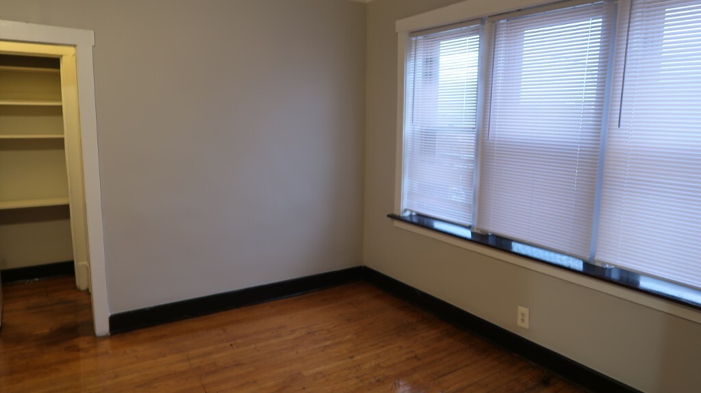 Building Photo - 4354 N Elston Ave