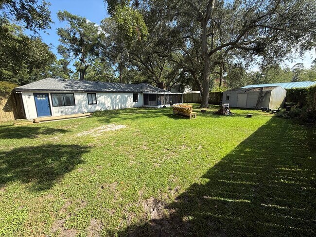 Building Photo - 117 Crossbrook Dr