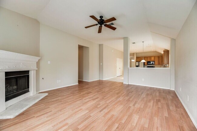 Building Photo - "Spacious 4-Bedroom with 2 Baths and 2,116 Sq Ft in Little Elm!"