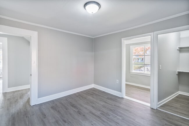 Building Photo - 611 E Main St