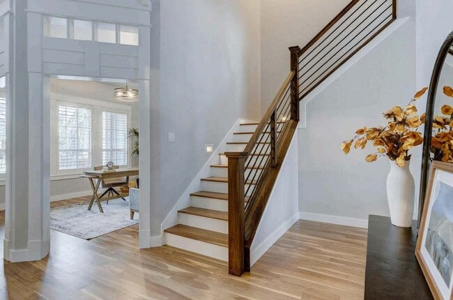 Building Photo - Beautiful home perfect for entertaining