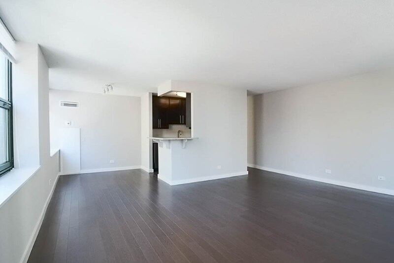 Building Photo - 67 W Huron St