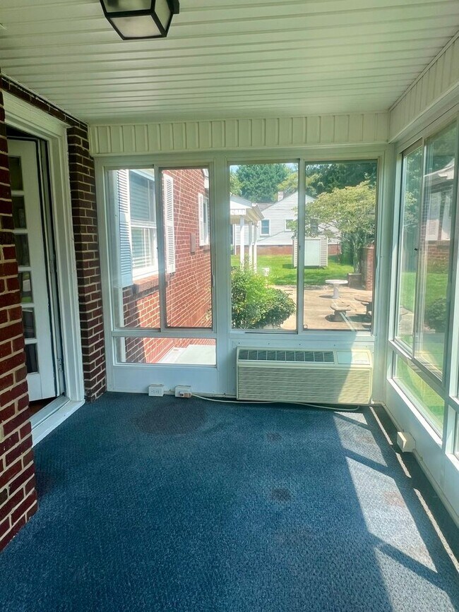 Building Photo - Two bedroom, 1 bath house in Graham-Coming...