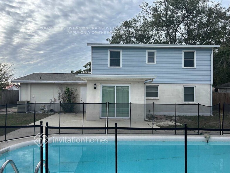 Building Photo - 1705 Village Ct