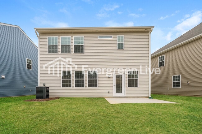 Building Photo - 5567 Hydrangea St