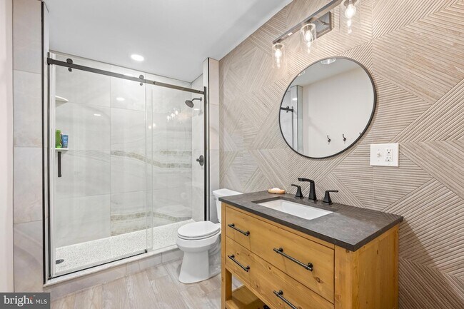 Building Photo - 407 Berlo Ln