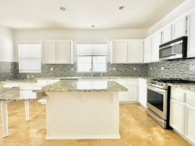 Building Photo - MOVE-IN READY RENTAL – AVAILABLE NOW!