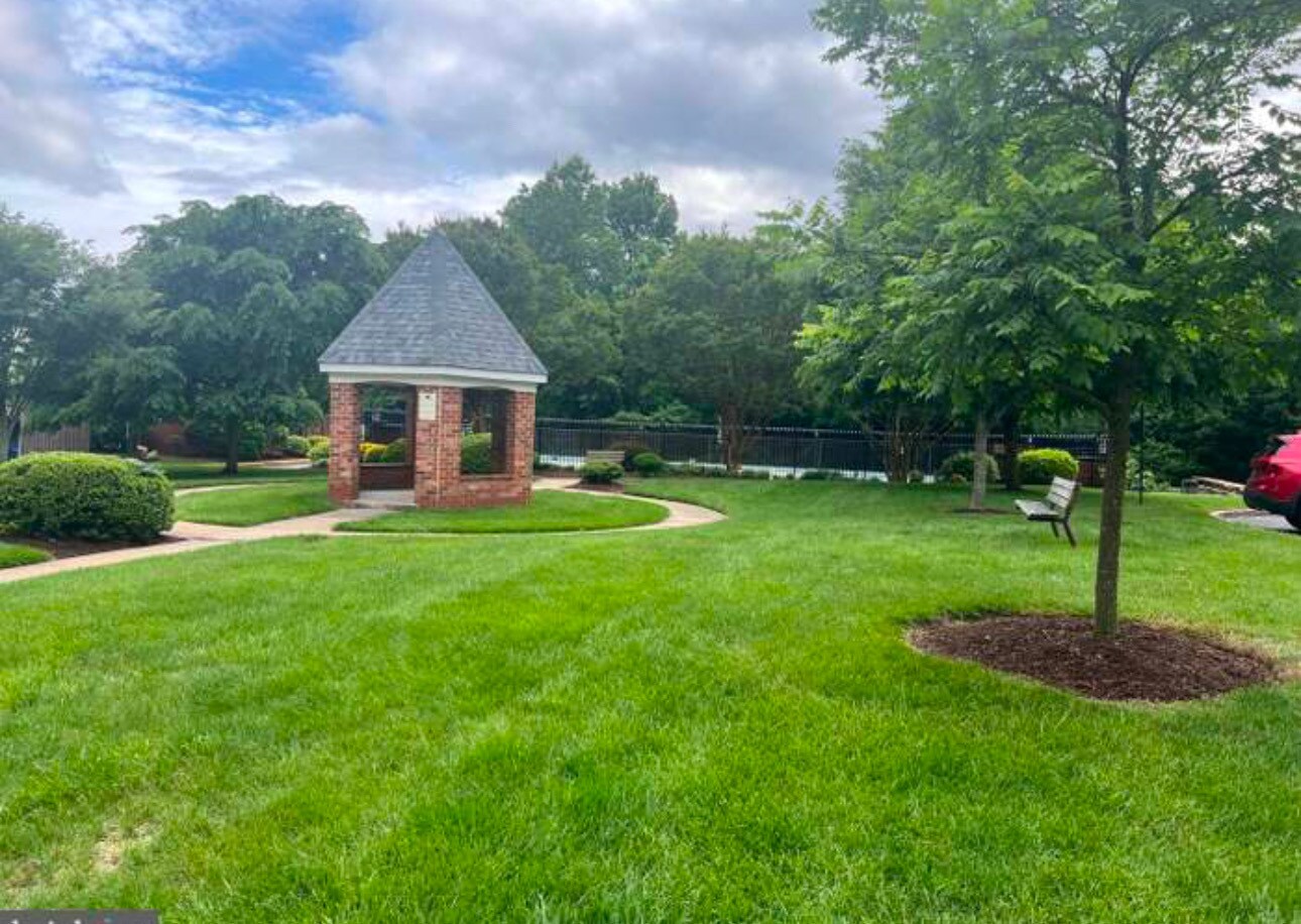 Building Photo - 4417 Romlon St