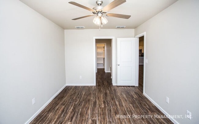 Building Photo - 1916 Langford Ave