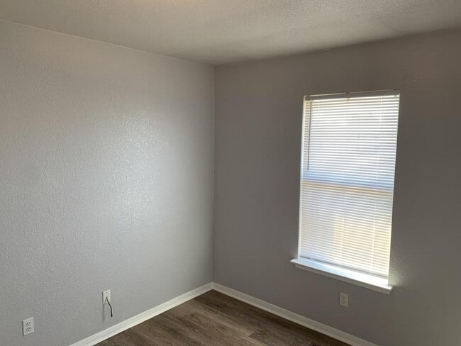 Building Photo - 2807 Cantabrian Dr