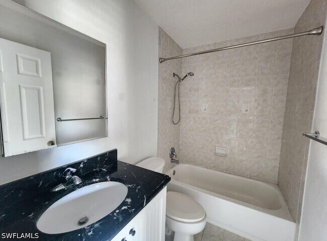 Building Photo - 416 Banyon Tree Cir