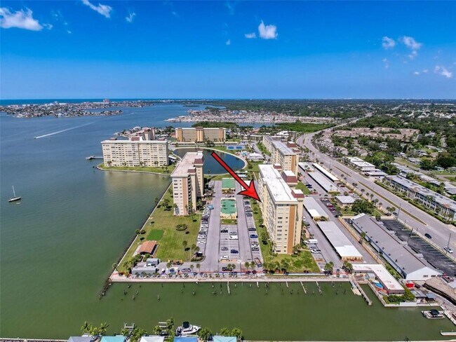 Building Photo - 4550 Cove Cir