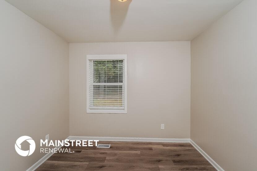 Building Photo - 1729 Tall Oak Cir