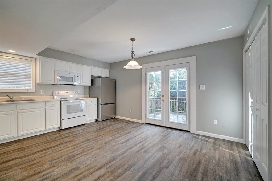 Building Photo - 3499 S Oaklawn Cir