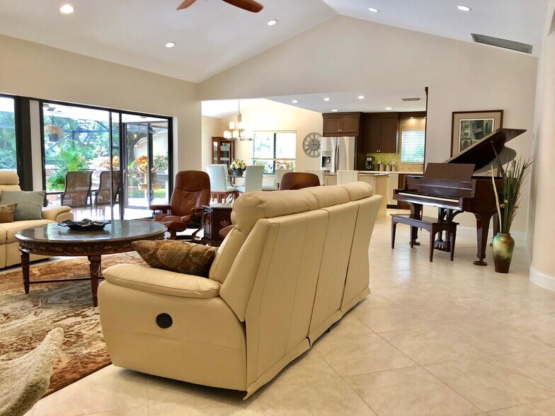 Contemporary Opened up floor plan - 2662 NW 42nd St