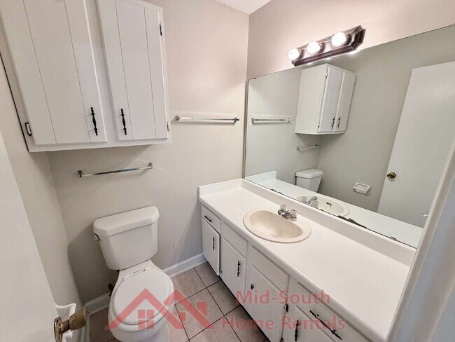 Building Photo - 4505 Villagreen Dr