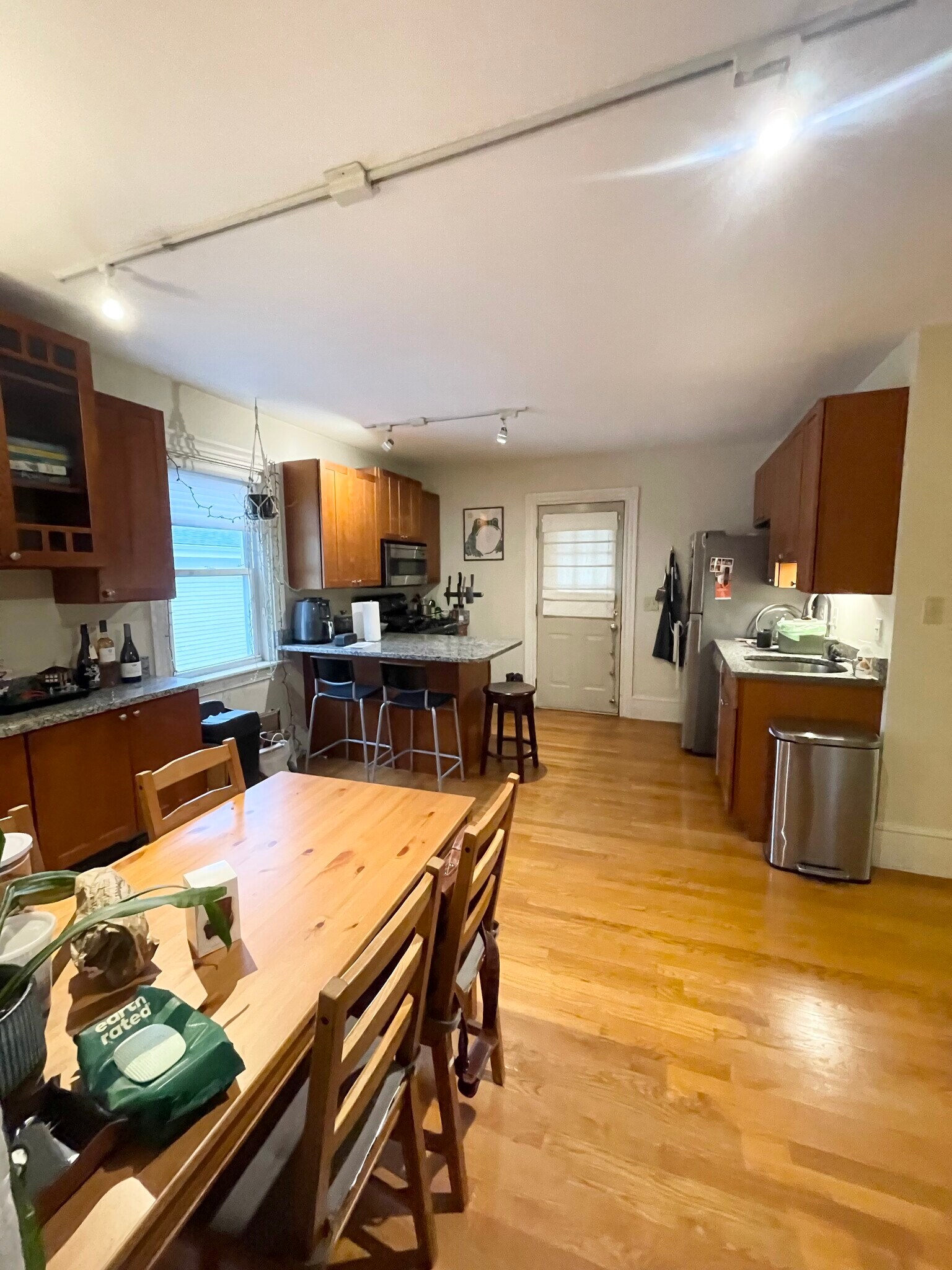 Building Photo - 2 Hagar St