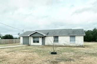 Building Photo - 640 Fallen Oak Dr