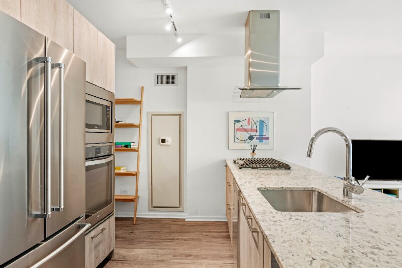 Primary Photo - 533 N St Clair St