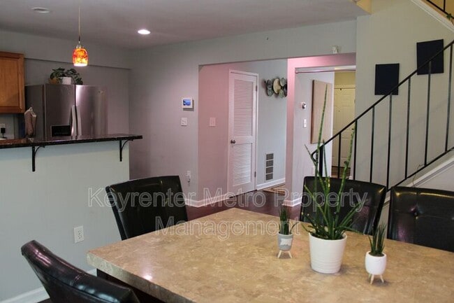 Building Photo - 708 Kaplan Ct