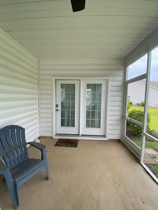 Building Photo - Welcome to this fully furnished 3-bedroom, 3-bathroom townhouse located in the vibrant Hawkeswate...