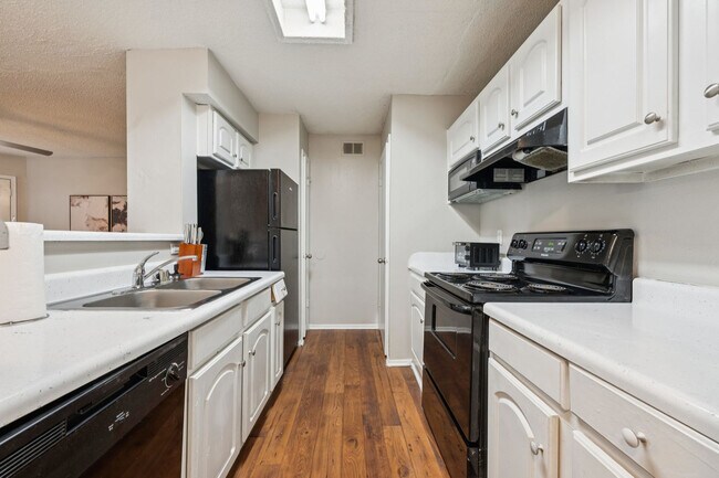Building Photo - 3784 University Dr NW