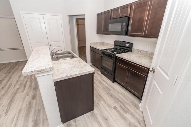 Building Photo - 205 Pronghorn Dr