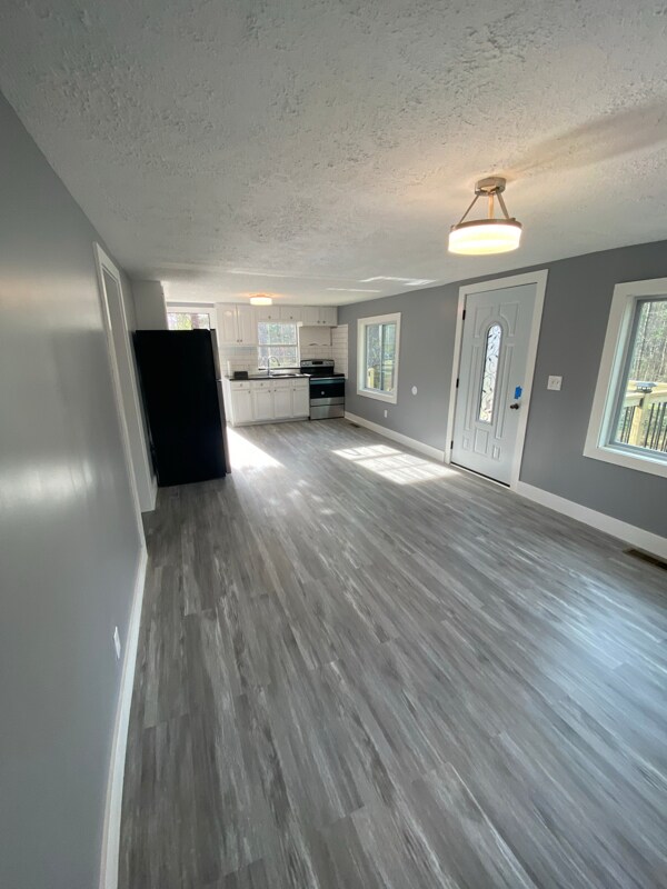 Building Photo - 590 McCurdy Rd