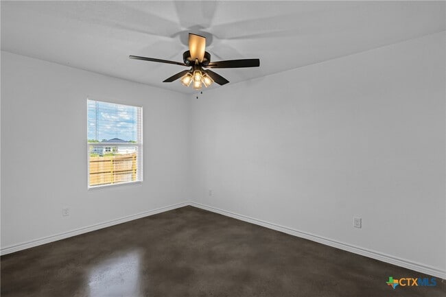 Building Photo - 905 Smoke Tree Ln