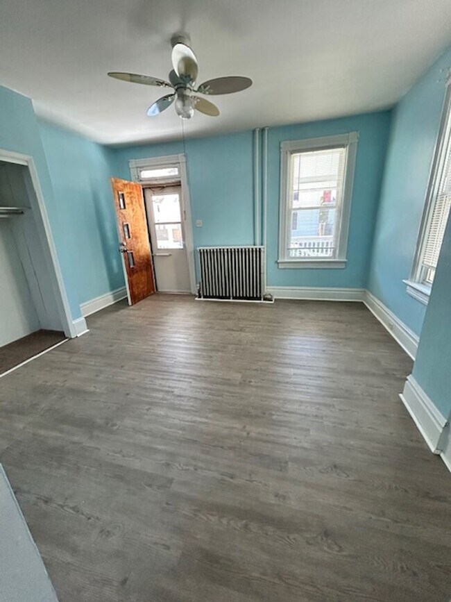 Building Photo - 1410 St James Pl