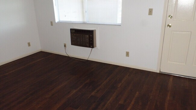 Building Photo - 5271 Huntington Dr N