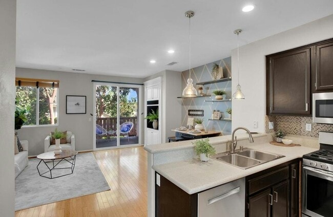 Building Photo - 6068 Paseo Salinero