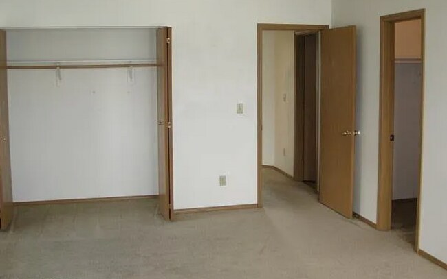 Building Photo - 1725 W Kagy Blvd