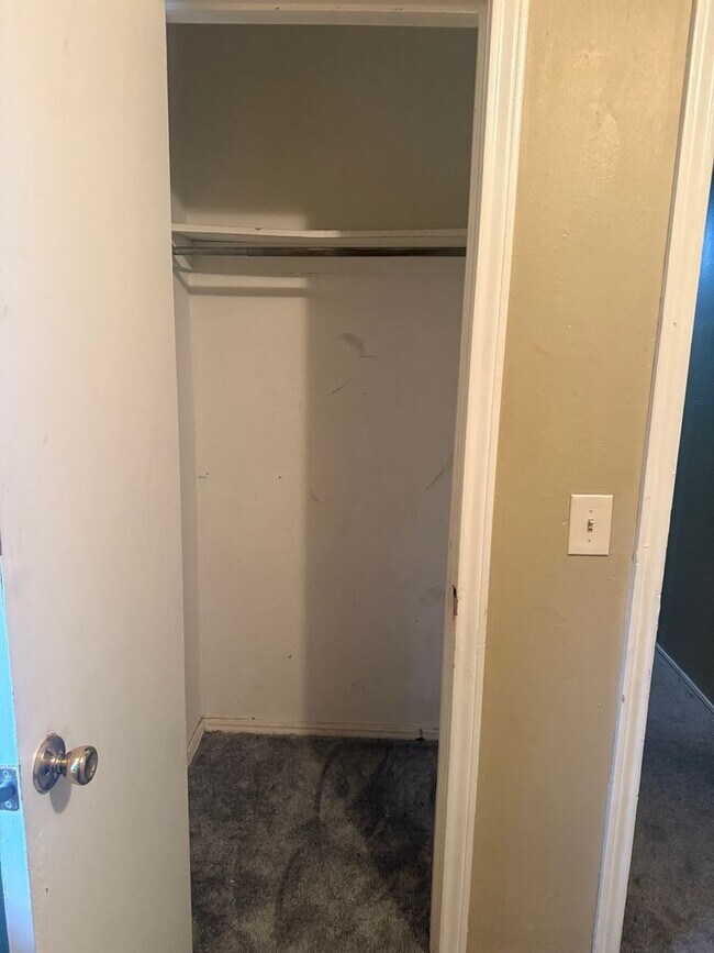 Building Photo - 1128 N Eagle Ln