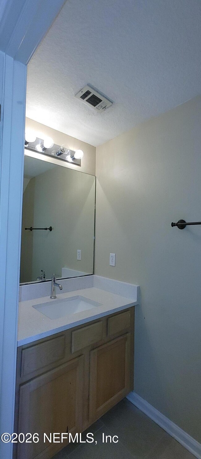 Building Photo - 537 Scrub Jay Dr