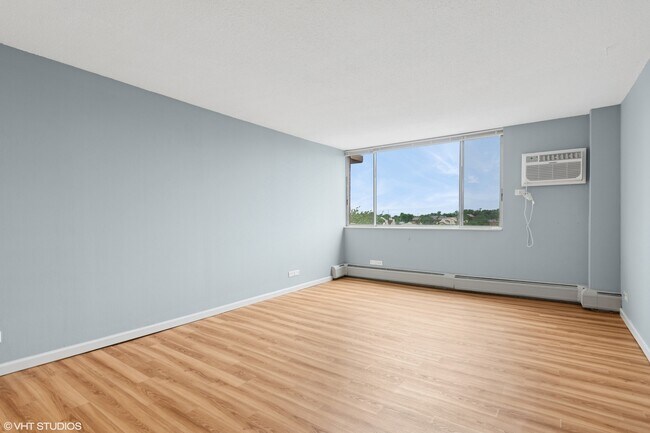 Building Photo - 2200 S Stewart Ave